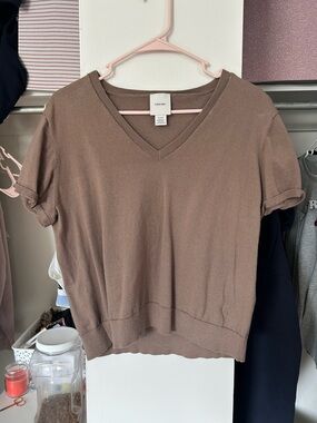 Calvin Klein Short Sleeve V-Neck Knit Top in Taupe Brown